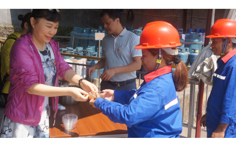 机关服务总公司机关党支部开展党建+高温慰问+安全生产大检查活动