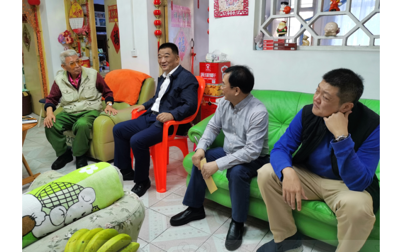 于文洲副巡视员赴联合资产公司慰问建国前入党老党员