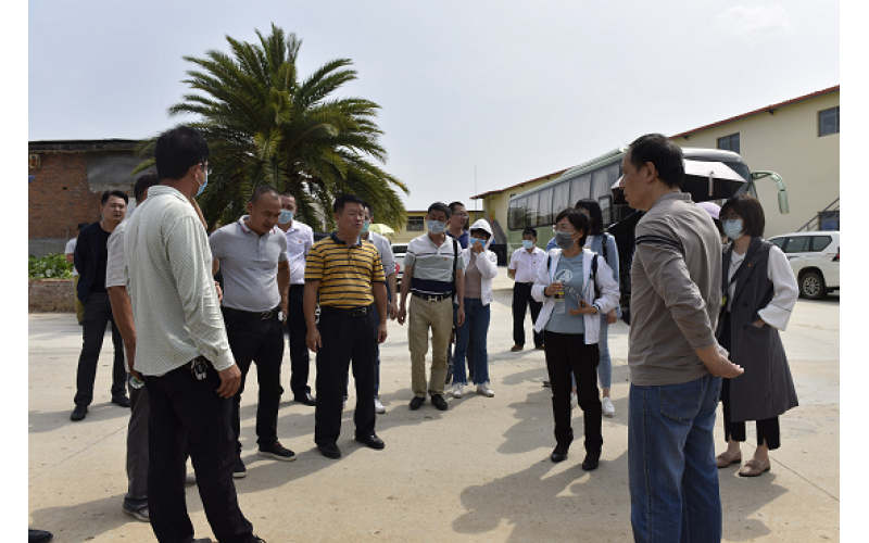 联合资产组织党员开展党建和消费扶贫主题党日活动
