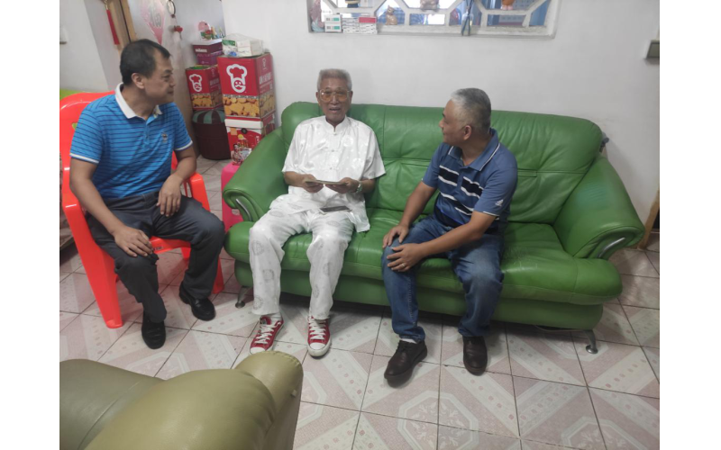 海南省人民政府机关服务总公司党总支走访慰问抗战时期参加革命工作的离休老干部