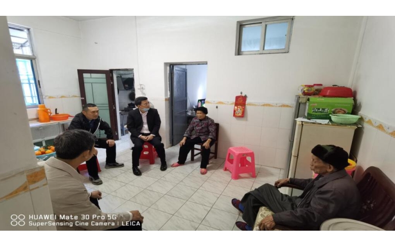 联合资产公司领导看望慰问驻村扶贫干部家属