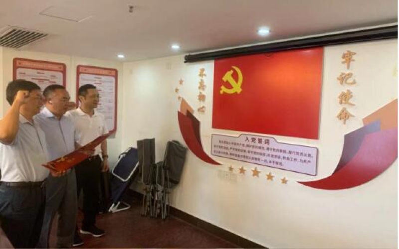 扶贫公司党支部组织党员过政治生日